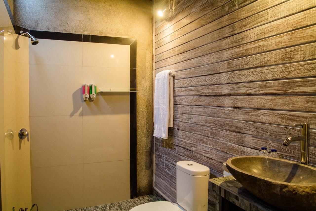 Hotel The Syron Huts Lembongan Esterno foto